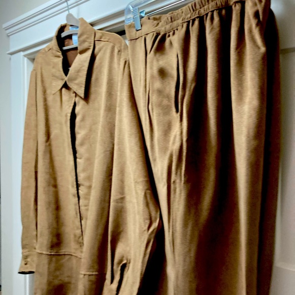 Ladies Pantsuit - Picture 5 of 7